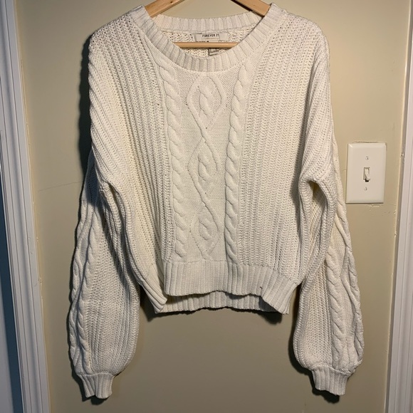 SOLD 🚫🚫🚫 F21 white sweater - Picture 1 of 3